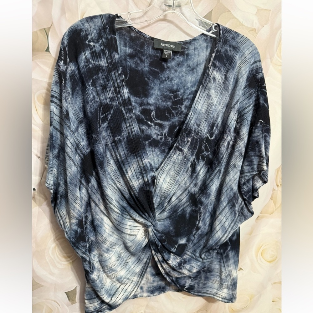 Karen Kane tie-dye top featuring batwing sleeves and a knotted front detail L